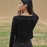 將圖片載入圖庫檢視器 Pima Cotton Span Twist Long Sleeve 前皺褶顯腰身運動上衣 - THE B.
