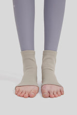 Load image into Gallery viewer, Non-Slip Support Socks 運動瑜伽防滑踩腳襪 - B YOGA DEVELOPMENT LTD
