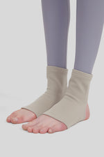 Load image into Gallery viewer, Non-Slip Support Socks 運動瑜伽防滑踩腳襪 - B YOGA DEVELOPMENT LTD
