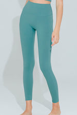 Load image into Gallery viewer, Allay PLY Leggings 滑料提臀剪裁運動長褲 - THE B.
