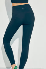 Load image into Gallery viewer, Allay PLY Leggings 滑料提臀剪裁運動長褲 - THE B.
